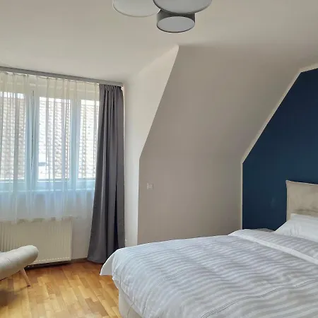 Apartament Homely 3 *